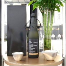 鍋島 BLACK LABEL Essence of Nippon 720ml